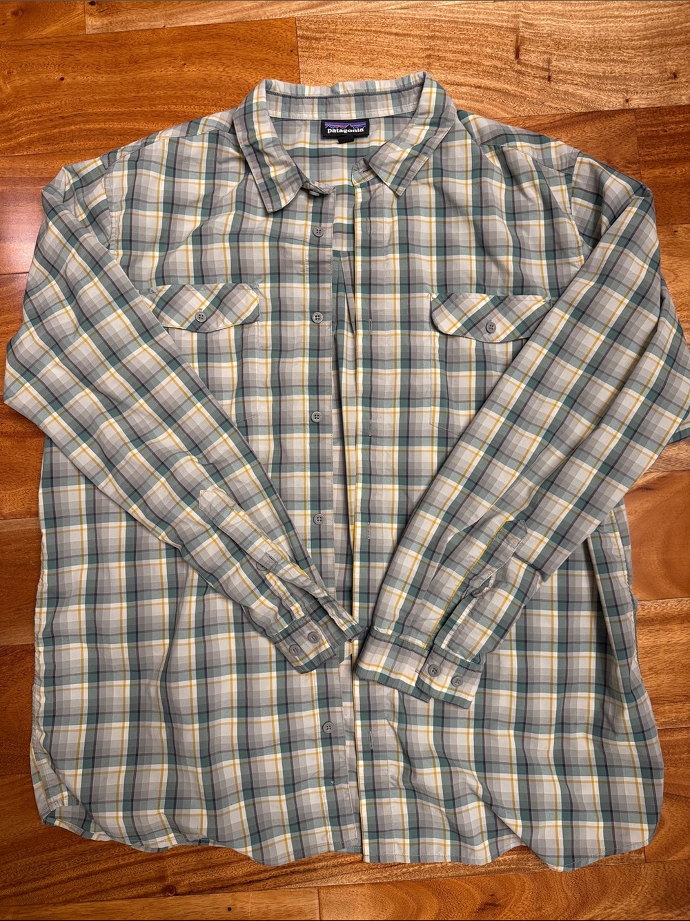Men’s Patagonia Plaid Button-Down Shirt in Green, Cream & Yellow XL